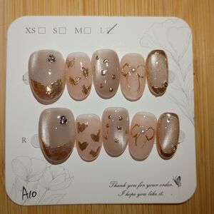 Gold & Cream Cat Eye Oval Nail Set With Gold Heart Accents